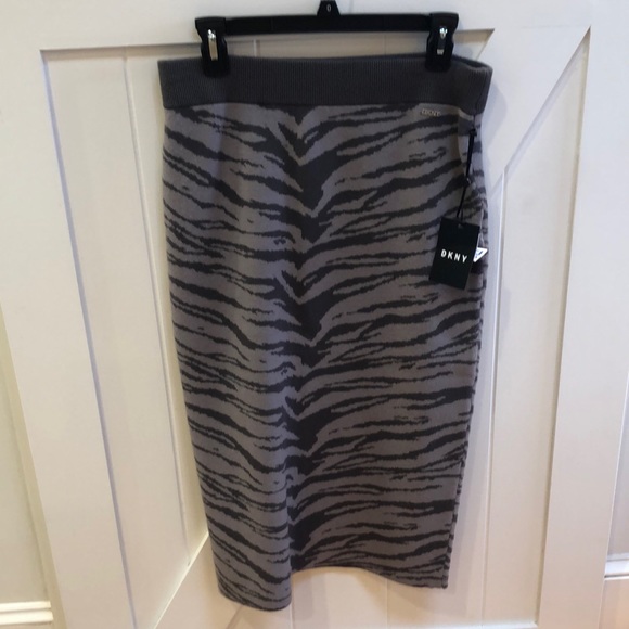 DKNY NWT animal print sweater skirt - Picture 3 of 7